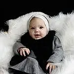 Nez, Joue, Peau, Lip, Yeux, Flash Photography, Sourire, Sleeve, Iris, Baby & Toddler Clothing, Headgear, Baby, Comfort, Fur Clothing, Collar, Bambin, Enfant, Poil, Happy, Personne, Headwear