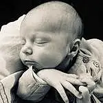 Enfant, Baby, Visage, Photograph, Facial Expression, Head, Nez, Black-and-white, Joue, Hand, Photography, Naissance, Oreille, Bambin, Love, Mouth, Noir & Blanc, Sleep, Sourire