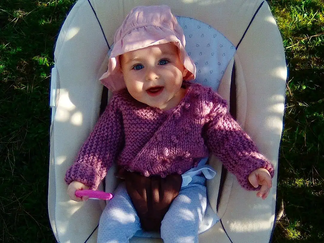 Purple, Baby Carriage, Herbe, Rose, Violet, Baby & Toddler Clothing, Headgear, Fun, Bambin, Leisure, Happy, Magenta, Recreation, Pelouse, Baby Products, Baby, People In Nature, Enfant, Assis, Fashion Accessory, Personne, Headwear