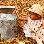 Photograph, Chapi Chapo, People In Nature, Sun Hat, Herbe, Bambin, Sunglasses, Plante, Happy, Baby & Toddler Clothing, Enfant, Bois, Cap, Soil, Agriculture, Cylinder, Landscape, Personne, Headwear