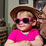 Lunettes, Lip, Vision Care, Goggles, Eyewear, Chapi Chapo, Plante, Sunglasses, Sun Hat, Rose, Happy, Bambin, Picture Frame, Personal Protective Equipment, Baby & Toddler Clothing, Baby, Magenta, Fun, Cap, Event, Personne