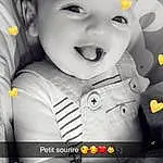 Enfant, Visage, Photograph, Facial Expression, Nez, Joue, Head, Sourire, Bambin, Yellow, Lip, Close-up, Forehead, Yeux, Baby, Photography, Mouth, Photomontage, Happy, Personne