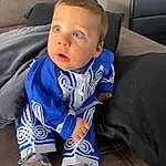 Jambe, Comfort, Human Body, Sleeve, Baby & Toddler Clothing, Headgear, Baby, Elbow, Chapi Chapo, Bambin, Denim, Electric Blue, Thigh, Baby Products, Knee, Enfant, Assis, T-shirt, Pocket, Human Leg, Personne, Surprise
