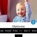 Sourire, Photograph, Facial Expression, Sleeve, Gesture, Font, Happy, Bambin, Baby, Screenshot, T-shirt, Gadget, Baby & Toddler Clothing, Electronic Device, Enfant, Logo, Multimedia, Online Advertising, Flash Photography, Electric Blue, Personne, Joy