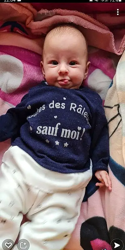 Visage, Nez, Joue, Peau, Head, Lip, Chin, Sourire, Eyebrow, Yeux, Blanc, Mouth, Baby & Toddler Clothing, Human Body, Neck, Sleeve, Happy, Baby, Rose, Personne