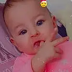 Nez, Visage, Joue, Peau, Lip, Chin, Eyebrow, Yeux, Facial Expression, Mouth, Eyelash, Sourire, Baby, Iris, Sleeve, Baby & Toddler Clothing, Oreille, Gesture, Happy, Rose, Personne