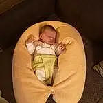 Comfort, Baby, Infant Bed, Bambin, Enfant, Baby Sleeping, Lap, Linens, Baby Safety, Baby Products, Room, Bedtime, Thumb, Sieste, Assis, Baby & Toddler Clothing, Sleep, Knee, Car Seat, Foot, Personne