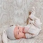 Peau, Hand, Comfort, Jambe, Baby & Toddler Clothing, Textile, Sleeve, Dress, Bois, Baby Sleeping, Headgear, Bambin, Baby, Pattern, Linens, Art, Herbe, Knit Cap, Fashion Accessory