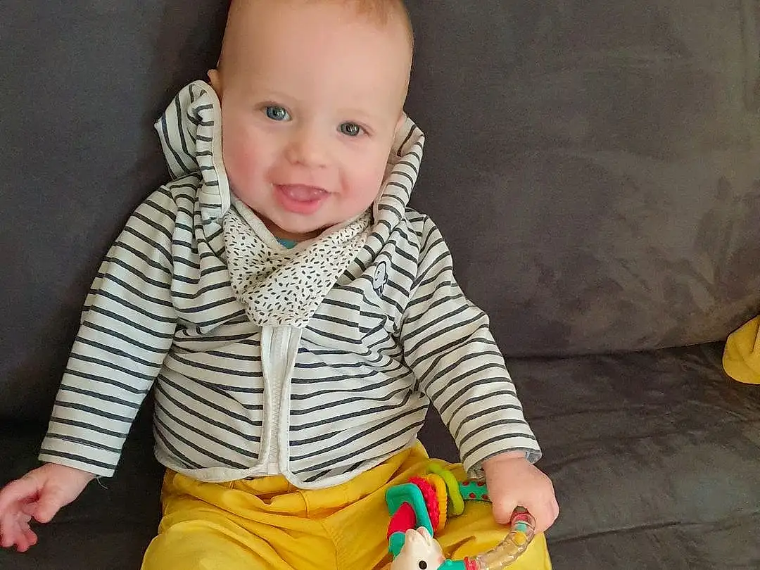 Sourire, Jambe, Yellow, Baby, Comfort, Bambin, Baby & Toddler Clothing, Enfant, Fun, Bois, Baby Products, Assis, Room, Hardwood, Personne