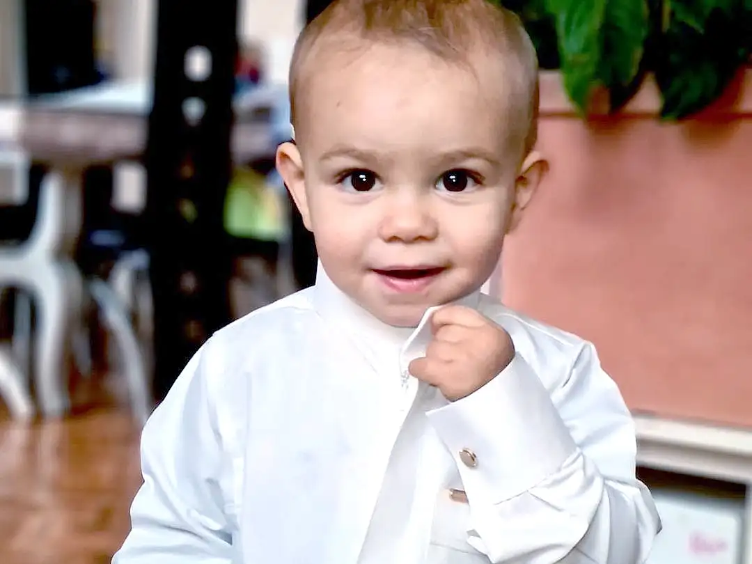 Peau, Yeux, Sourire, Tie, Dress, Dress Shirt, Sleeve, Gesture, Happy, Baby, Baby & Toddler Clothing, Bambin, Suit, Enfant, Formal Wear, Chair, Event, Wedding, White-collar Worker, Personne