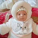 Visage, Joue, Peau, Head, Lip, Yeux, Baby & Toddler Clothing, Baby, Sleeve, Sourire, Bambin, Happy, Comfort, Linens, Baby Products, Enfant, Baby Sleeping, Pattern, Poil, Room, Personne, Headwear