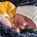 Joue, Comfort, Baby Sleeping, Textile, Gesture, Baby, Thumb, Bambin, Linens, Cap, Baby & Toddler Clothing, Wool, Knit Cap, Bedtime, Woolen, Sieste, Enfant, Beanie, Poil, Sleep, Personne, Headwear