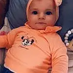 Nez, Visage, Joue, Peau, Head, Lip, Chin, Stomach, Yeux, Mouth, Facial Expression, Blanc, Human Body, Orange, Textile, Baby & Toddler Clothing, Sleeve, Rose, Baby, Bambin, Personne