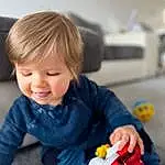 Sourire, Baby Playing With Toys, Sleeve, Plastic Bottle, Water Bottle, Bambin, Happy, Fun, T-shirt, Baby & Toddler Clothing, Drink, Enfant, Bois, Assis, Play, Leisure, Baby, Room, Recreation, Personne