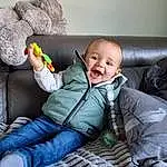 Clothing, Jeans, Sourire, Facial Expression, Comfort, Textile, Baby, Bambin, Baby & Toddler Clothing, Happy, Bois, Sneakers, Enfant, Assis, Denim, Couch, Room, Fun, Personne