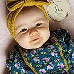 Nez, Joue, Peau, Head, Lip, Yeux, Eyebrow, Facial Expression, Sourire, Textile, Sleeve, Baby & Toddler Clothing, Happy, Iris, Baby, Cool, Bambin, Cap, Costume Hat