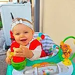Sourire, Baby Playing With Toys, Baby, Happy, Bambin, Jouets, Fun, Riding Toy, Enfant, Baby & Toddler Clothing, Baby Products, Play, Event, Plastic, Toy Vehicle, Assis, Baby Laughing, Baby Toys, Plante, Personne, Joy, Headwear