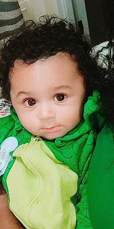 Forehead, Nez, Hair, Joue, Peau, Head, Lip, Chin, Eyebrow, Coiffure, Facial Expression, Green, Mouth, Eyelash, Iris, Happy, Baby, Baby & Toddler Clothing, Cool, Personne