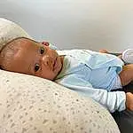 Peau, Comfort, Sleeve, Baby, Bambin, Linens, Enfant, Baby Sleeping, Elbow, Knee, Room, Bedding, Couch, Bed, Human Leg, Bed Sheet, Service, Bedtime, Baby & Toddler Clothing, Sleep, Personne