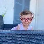 Lunettes, Vision Care, Yeux, Eyewear, Purple, Swimming Pool, Goggles, Bois, Electric Blue, Personal Protective Equipment, Happy, Sourire, Leisure, Bambin, Fun, Assis, Audio Equipment, Sunglasses, Enfant, Portrait Photography, Personne, Joy