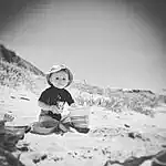 Ciel, Flash Photography, Neige, Black-and-white, People In Nature, Landscape, Happy, Recreation, Freezing, Bambin, Noir & Blanc, Sand, Monochrome, Hiver, Assis, Fun, Personal Protective Equipment, Enfant, Rock, Ice Cap, Personne