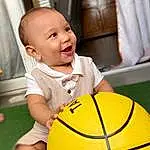 Joue, Sourire, Yeux, Facial Expression, Black, Baballe, Happy, Baby & Toddler Clothing, Sports Equipment, Bambin, Baby, Basketball, Fun, Herbe, Leisure, Enfant, Football, Curtain, Player, Personne