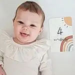 Visage, Joue, Peau, Chin, Sourire, Yeux, Facial Expression, Blanc, Human Body, Baby & Toddler Clothing, Neck, Sleeve, Finger, Bambin, Knee, Thigh, Enfant, Happy, Elbow, Comfort, Personne, Joy