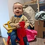 Sourire, Baby & Toddler Clothing, Bambin, Bois, Fun, Baby, Comfort, Bag, Assis, Enfant, Happy, Voyages, Luggage And Bags, Room, Play, Hardwood, T-shirt, Personne
