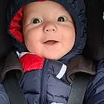 Sourire, Joue, Peau, Vêtements d’extérieur, Yeux, Facial Expression, Comfort, Flash Photography, Sleeve, Baby, Happy, Baby & Toddler Clothing, Bambin, People, Enfant, Electric Blue, Baby In Car Seat, Personne, Headwear