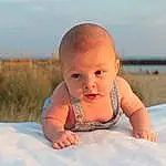 Peau, Ciel, Cloud, People In Nature, Human Body, Baby & Toddler Clothing, Flash Photography, Baby, Happy, Bois, Herbe, Bambin, Fun, Tummy Time, Sand, Leisure, Arbre, Crawling, Assis, Enfant, Personne