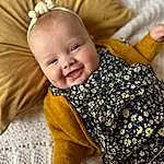 Peau, Head, Sourire, Baby & Toddler Clothing, Sleeve, Happy, Dress, Collar, Baby, Bambin, Comfort, Pattern, Enfant, Assis, Fashion Accessory, Bois, Headband, Portrait Photography, Herbe, Laugh, Personne, Joy
