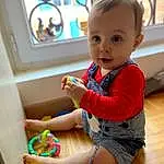 Hand, Sleeve, Baby & Toddler Clothing, Sourire, Yellow, Finger, Fun, Bambin, People, FenÃªtre, Happy, Enfant, Bois, Baby, Human Leg, Assis, Event, Baby Playing With Toys, Play, Personne