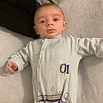 Head, Comfort, Human Body, Sleeve, Baby & Toddler Clothing, Baby, Bambin, Enfant, Elbow, Linens, Baby Products, Room, Assis, T-shirt, Sleep, Baby Sleeping, Knee, Baby Safety, Sieste, Personne