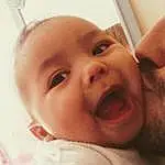 Enfant, Visage, Baby, Nez, Peau, Facial Expression, Head, Joue, Eyebrow, Chin, Lip, Mouth, Yeux, Bambin, Close-up, Baby Making Funny Faces, Sourire, Happy, Oreille, Bedtime, Personne