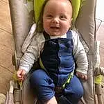 Joue, Peau, Head, Sourire, Sleeve, Comfort, Baby & Toddler Clothing, Yellow, Seat Belt, Bambin, Baby, Baby In Car Seat, Happy, Fun, Bois, Assis, Enfant, Baby Products, Personal Protective Equipment, Personne, Joy