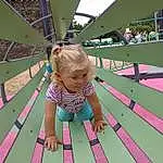 Enfant, Fun, Fille, Green, Leisure, Outdoor Play Equipment, Personne, Rose, Play, Aire de jeux, Recreation, Bambin, Vacation