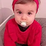 Joue, Peau, Lip, VÃªtements dâ€™extÃ©rieur, Yeux, Blanc, Baby & Toddler Clothing, Sleeve, Dress, Rose, Red, Baby, Bambin, Cap, Enfant, Happy, Fun, Assis, Baby Products, Personne, Headwear