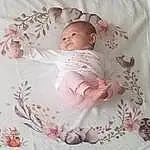 Joue, Textile, Sleeve, Baby & Toddler Clothing, Baby, Rose, Comfort, Bambin, Linens, Pattern, Baby Sleeping, Petal, Bedding, Room, Baby Products, Peach, Enfant, Magenta, Paper, Font, Personne