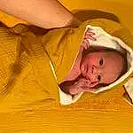 Joue, Peau, Comfort, Baby, Oreille, Yellow, Iris, Bois, Bambin, Linens, Baby & Toddler Clothing, Baby Sleeping, Enfant, Bedtime, Human Leg, Baby Products, Thigh, Bedding, Abdomen, Room, Personne