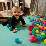 Baballe, Bois, Indoor Games And Sports, Fun, Leisure, Bambin, Enfant, Jouets, Baby, People, Recreation, Baby Playing With Toys, Table, Recreation Room, Chair, Play, Games, Room, Sports Equipment, Personne