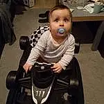 Riding Toy, Vehicle, Tire, Vrouumm, Automotive Design, Automotive Tire, Chair, Bumper, Bambin, Baby, Automotive Exterior, Tableware, Wheel, Jouets, Baby & Toddler Clothing, Automotive Wheel System, Go-kart, Assis, Comfort, Personne, Surprise